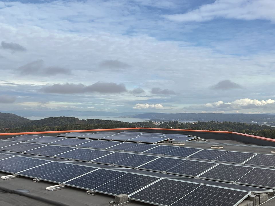 SolarPlatform - Kontinuerlig och säker kraftproduktion på platta tak